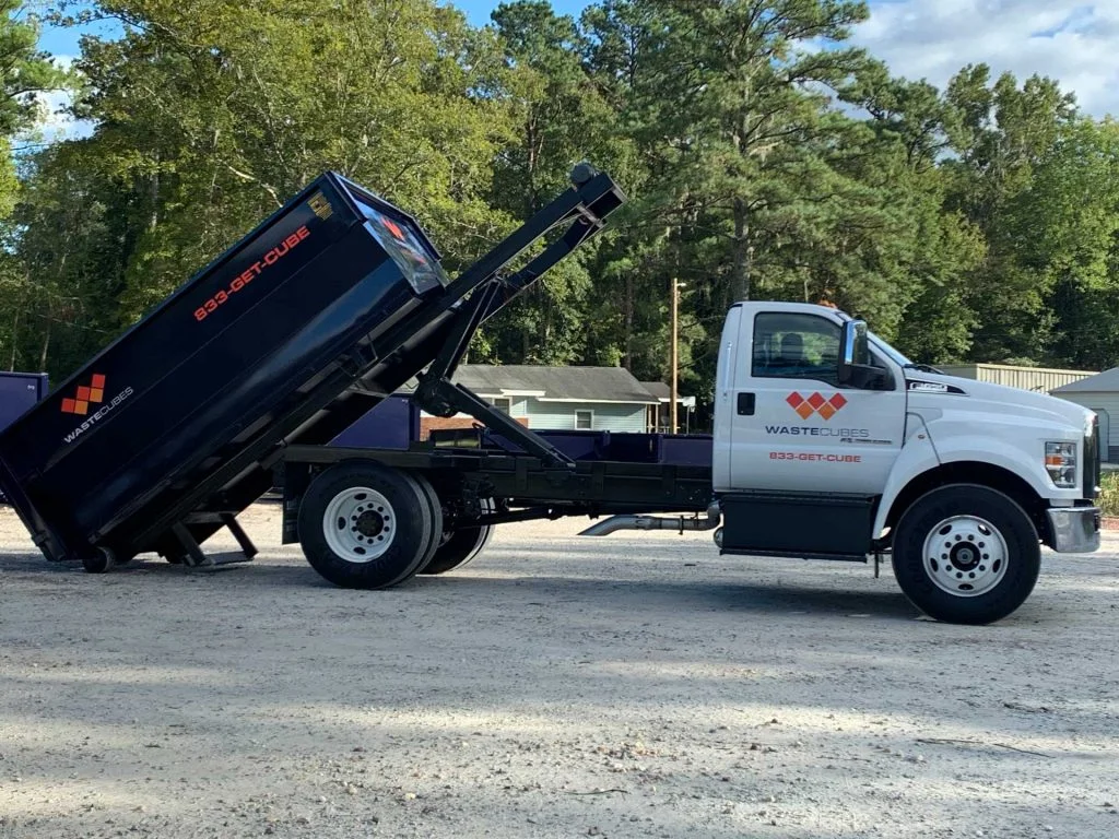 waste cubes truck and container touchdown